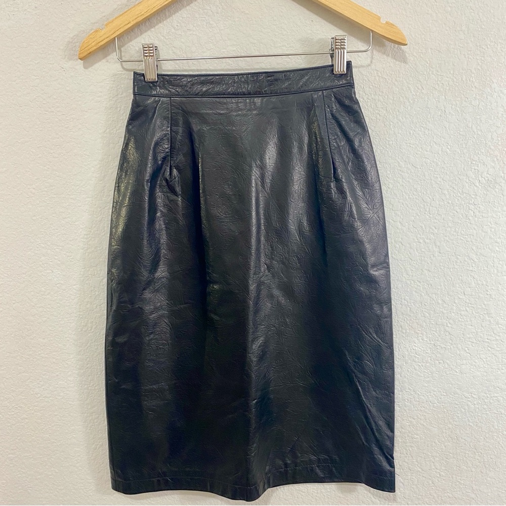 Vintage Maxima Black Leather/Faux Leather Skirt, Beautiful‎ Floral Pattern, Sz 4